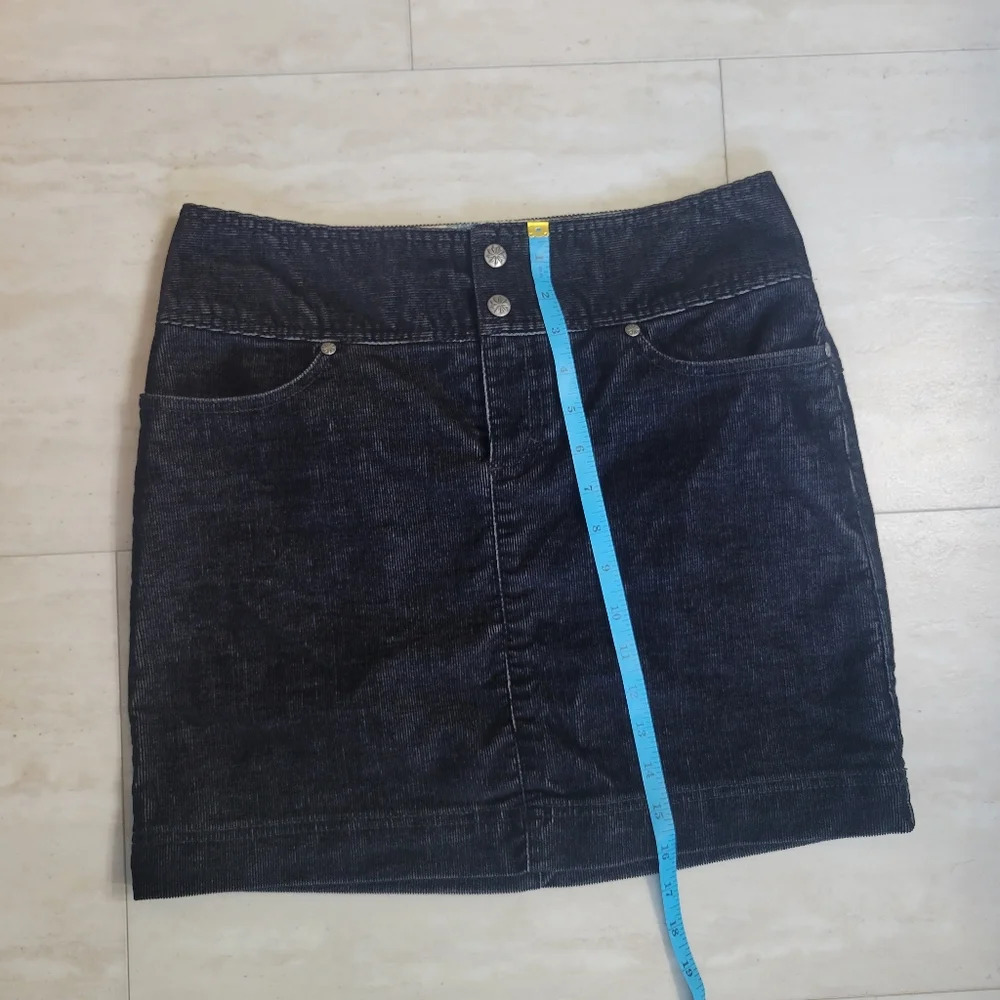 Athleta‎ Size 4, Retro Y2K Ridge Corduroy Mini Skirt, Black